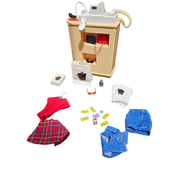 Vintage 1997 Cool Shoppin' Barbie - Picture 1 of 15